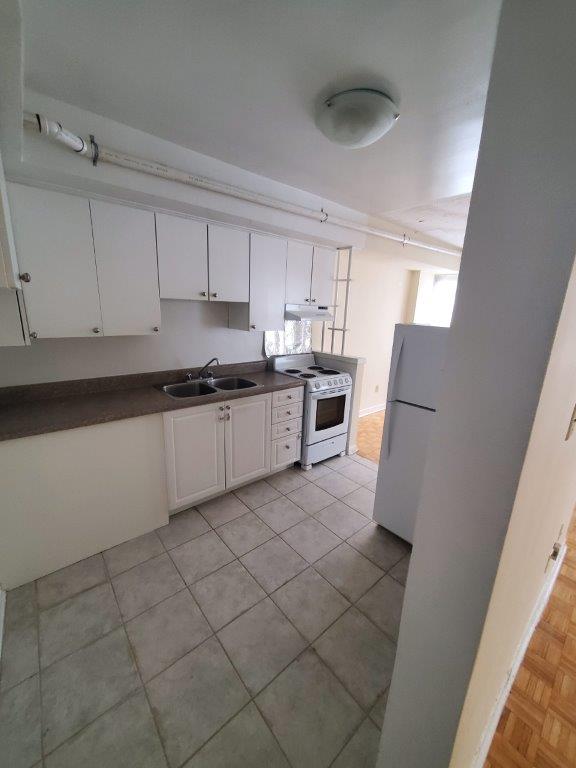 205 Before (6) empty kitchen